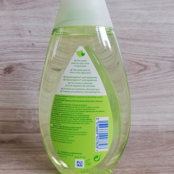 Дитячий шампунь для волосся Johnson's baby з ромашкою 300ml