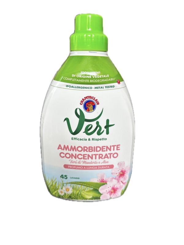 Концентрований кондиціонер для одягу ChanteClair Алое та польові квіти 900 мл